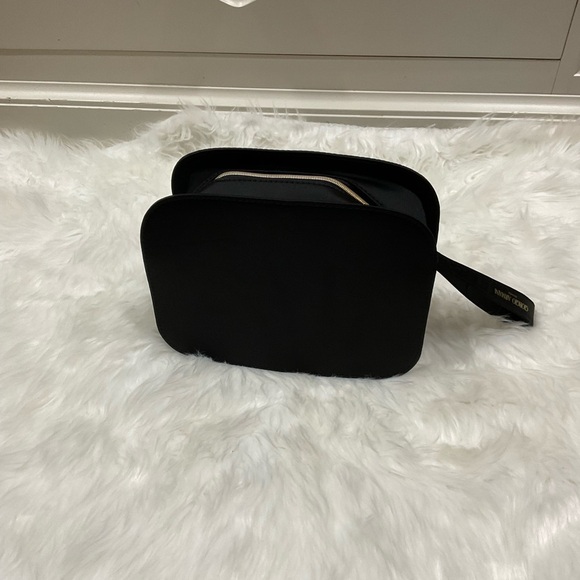 Giorgio Armani Elegant Black Women's Bag - Picture 5 of 9